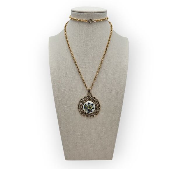 Delft Hand Painted Ceramic Floral Pendant Necklace – European Folk Vintage - Picture 4 of 11